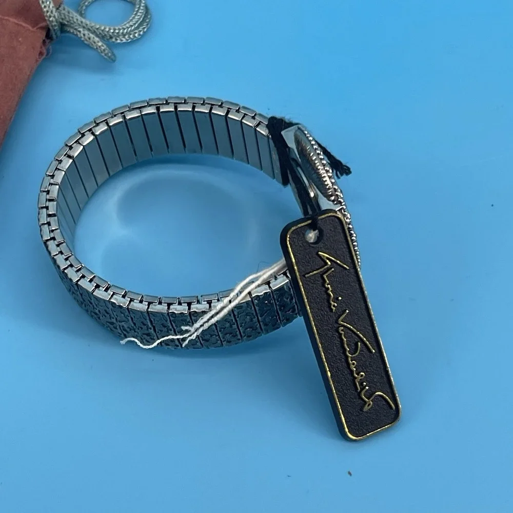 VTG Gloria Vanderbilt V3735 Women's Stainless Steel Quartz Watch